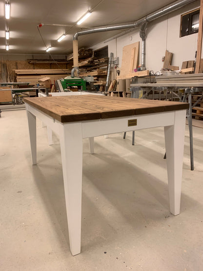 Klassikko Dining Table