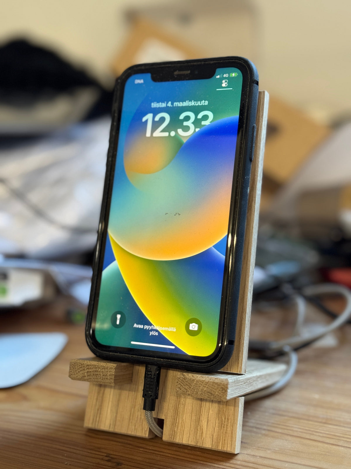 Luuri smartphone stand