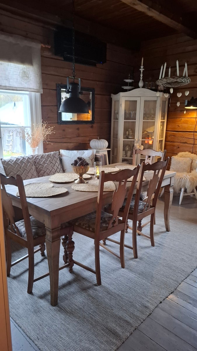 Huurre- Ruokapöytä